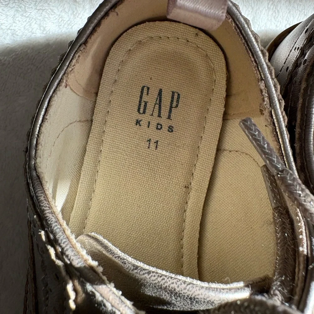 GAP Kids Metallic Lace-Up Brogues Silver Dress Shoes | 11K